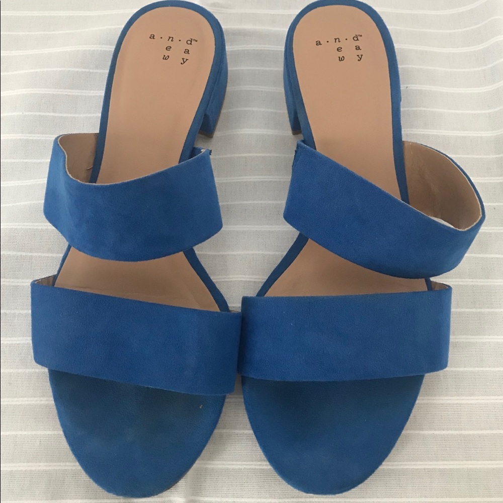 Blue velvet sandals